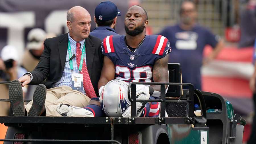 Patriots RB James White knocked out of Saints game with injury