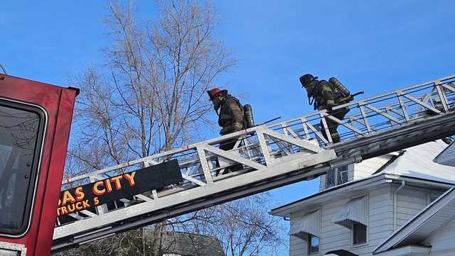 Kansas City fire crews battle flames in 3000 block of College Ave - Vimarsana News