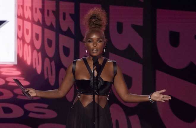 Janelle&#x20;Monae&#x20;presents&#x20;the&#x20;award&#x20;for&#x20;best&#x20;female&#x20;R&amp;B&#x2F;pop&#x20;artist&#x20;at&#x20;the&#x20;BET&#x20;Awards&#x20;on&#x20;Sunday,&#x20;June&#x20;26,&#x20;2022,&#x20;at&#x20;the&#x20;Microsoft&#x20;Theater&#x20;in&#x20;Los&#x20;Angeles.