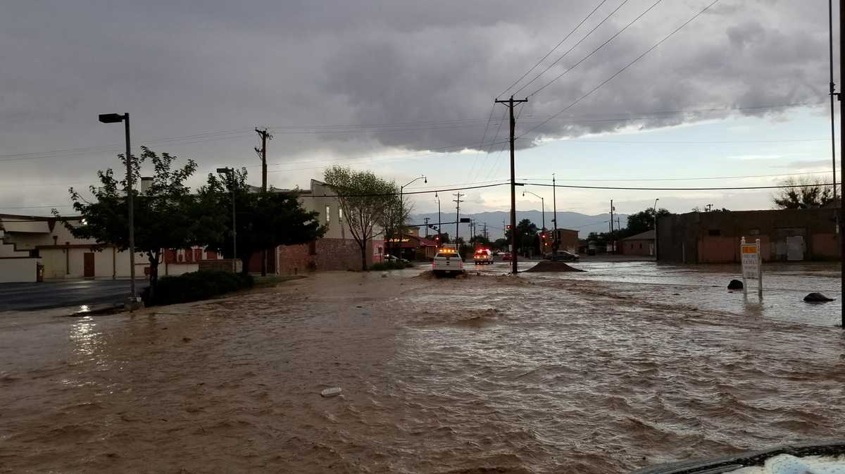 Levee breach causes major flooding in Belen