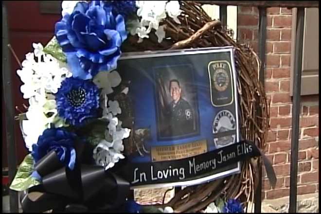 Jason Ellis murder: 10 years, no answers in Bardstown officer's killing