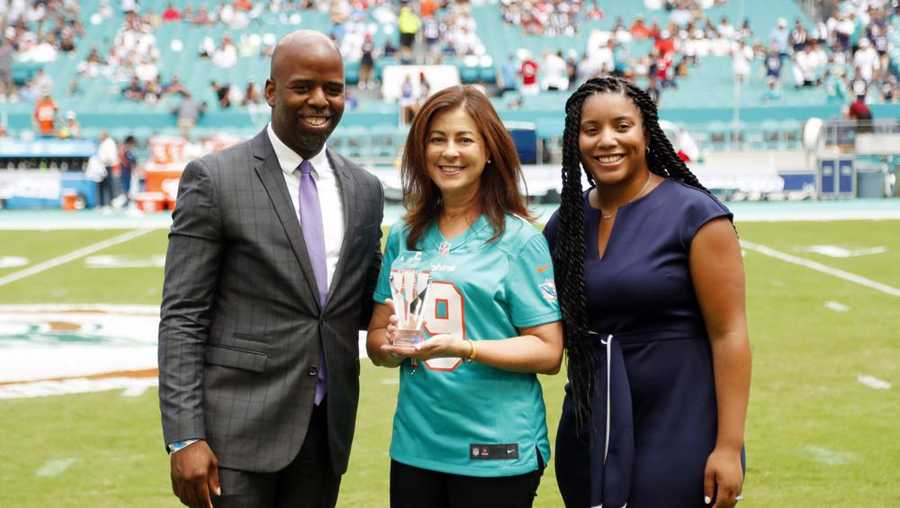 NFL player's wife accuses Dolphins owner of favoring 'Jew buddies'