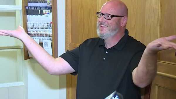 Deaf Hamilton County's interpreter delivers vital virus information ...