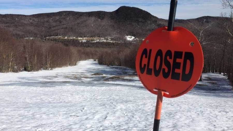 closed sign at ski mountain