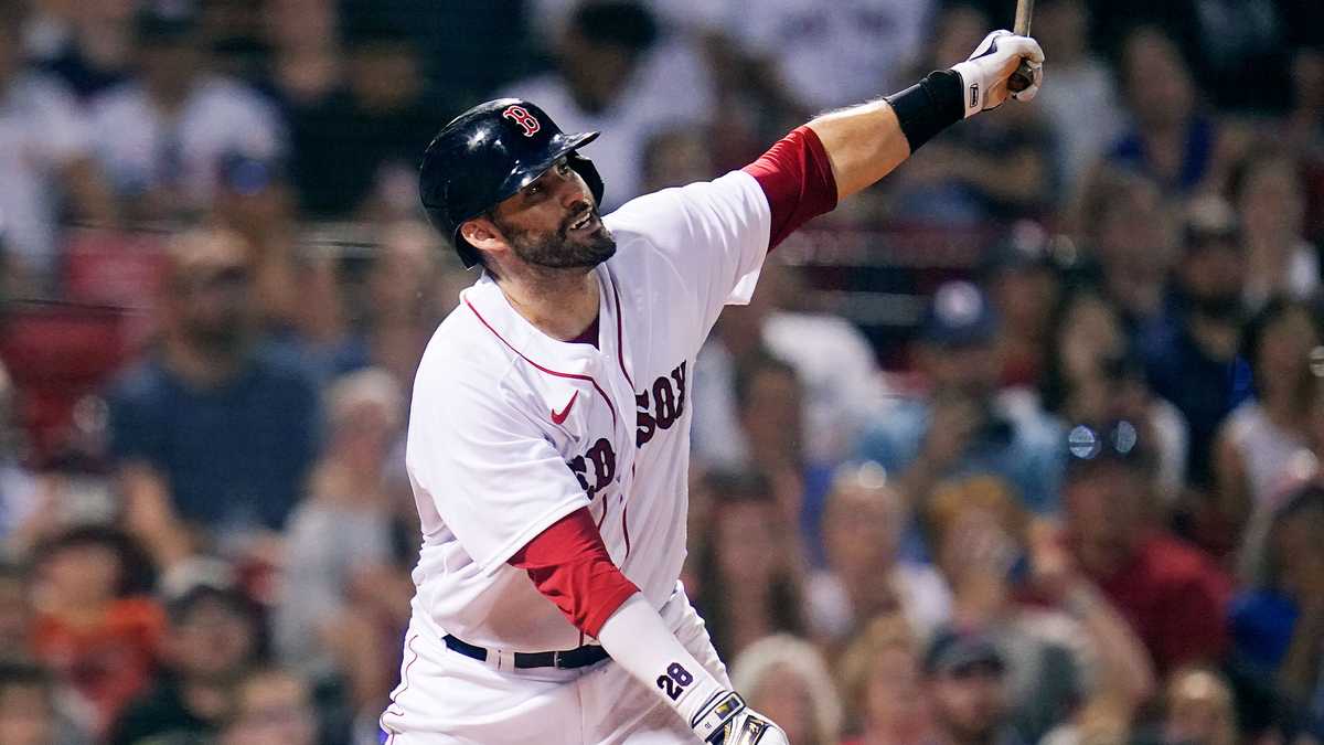 J.D. Martinez hits walk-off double as Boston Red Sox come back to