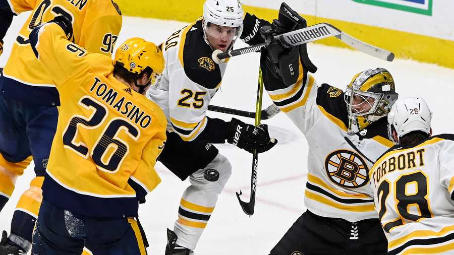 Swayman makes 42 saves in shutout as Bruins defeat Predators