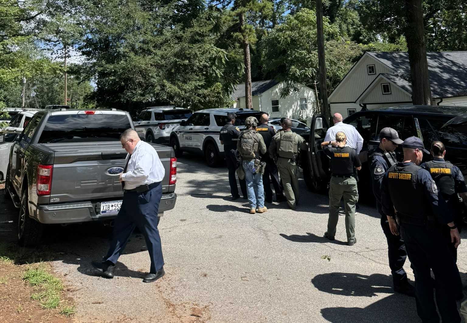 3-hour standoff in South Carolina ends in arrest of murder suspect - WYFF