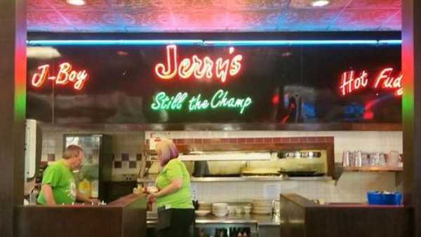 Jerry's J-Boy Restaurant is closing its last remaining Louisville location next month.