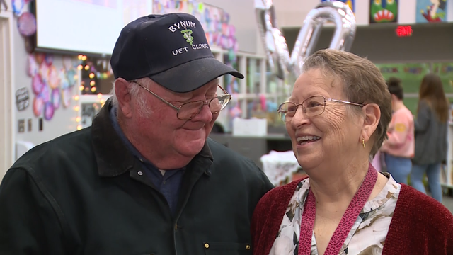 Oklahoma couple celebrating 60th anniversary surprised by school - Vimarsana News