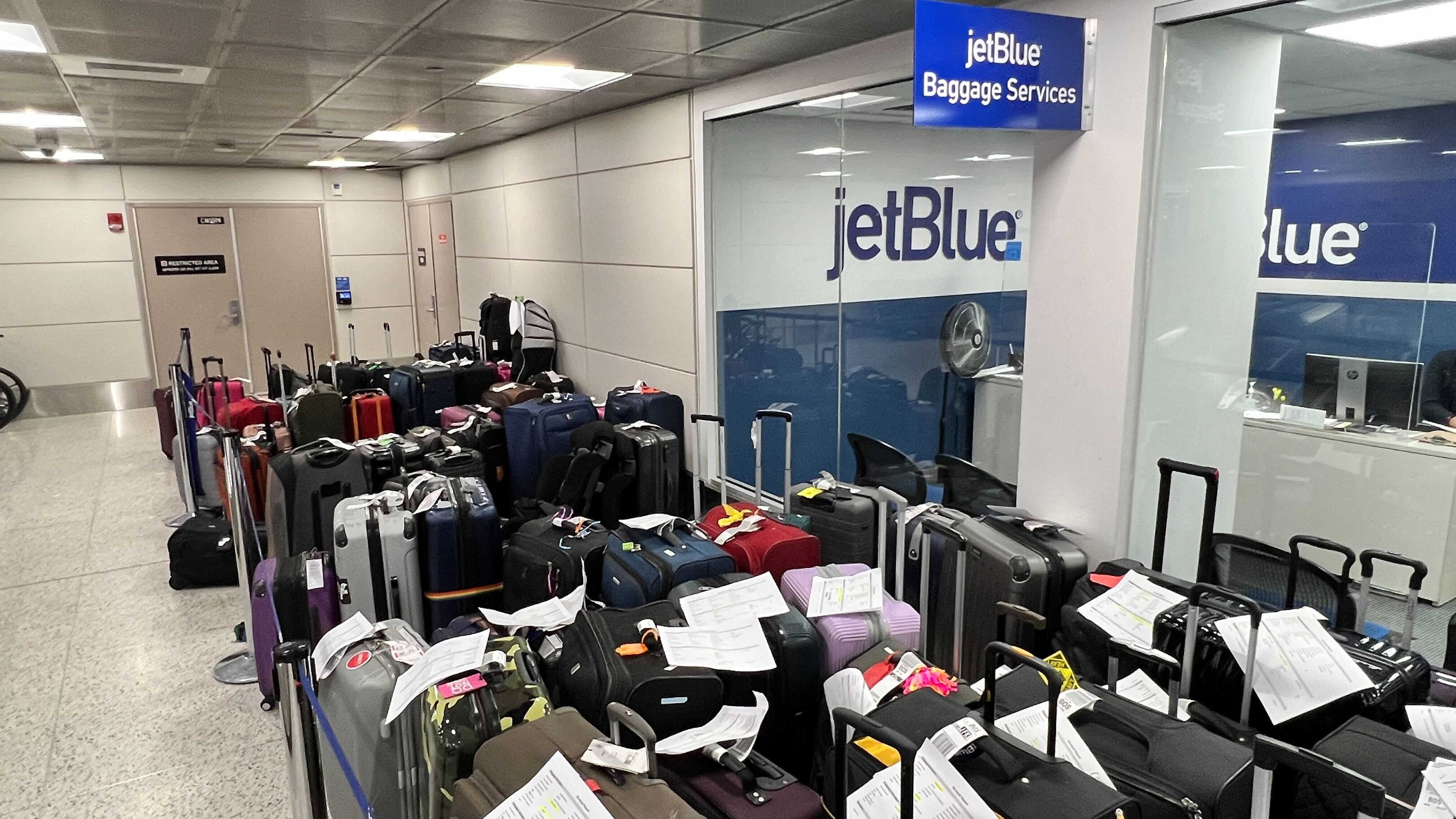 JetBlue adds higher 'peak' day pricing to checked bag policy - Vimarsana News