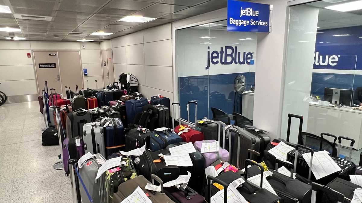 Các vấn đề đi lại đối với khách hàng JetBlue vẫn tiếp tục ở Boston, trên khắp Hoa Kỳ