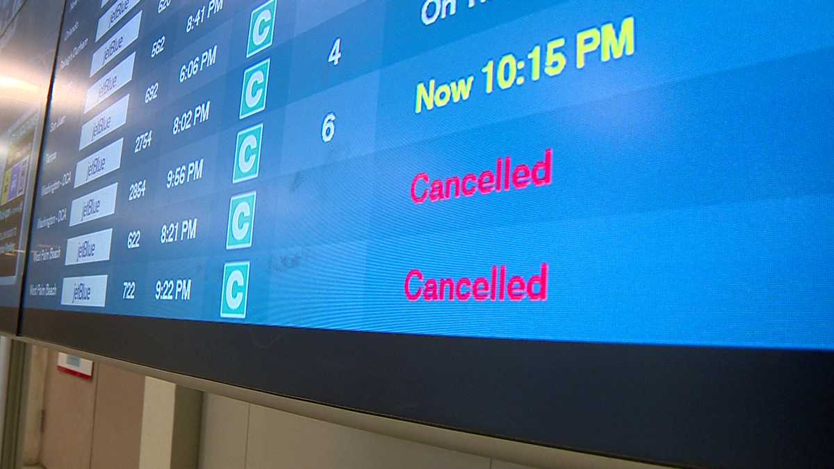 JetBlue, Delta, United Cancel Hundreds of More Flights Due to Omicron-Driven Manning