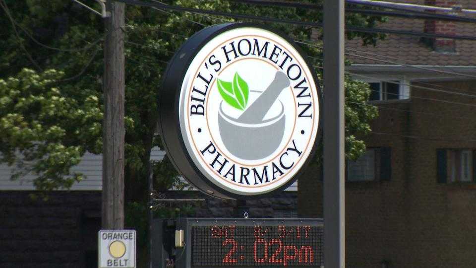 Plum pharmacy robbed at knifepoint