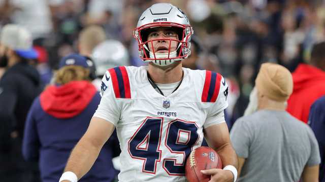 Patriots player Cardona receives NFL's Salute to Service Award - Vimarsana News