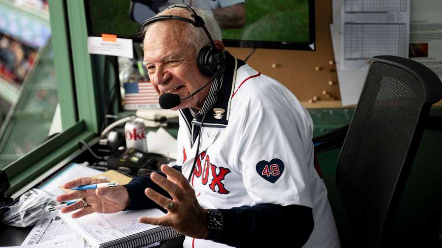 Red Sox honor radio voice Castiglione, who retires after 42 years