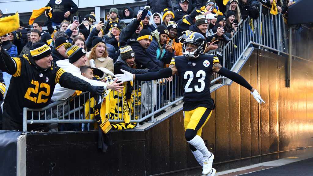 Pittsburgh Steelers cornerback Joe Haden (23) warms up before an NFL  football game against the Cleveland Browns, Sunday, Oct. 18, 2020, in  Pittsburgh. (AP Photo/Justin Berl Stock Photo - Alamy