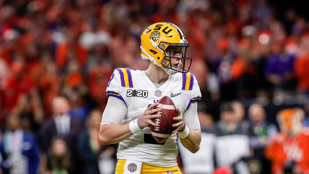 Burrow wears 2020 LSU title jersey in NOLA arrival