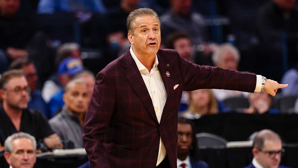 John Calipari adjusts to new era of college basketball in second year at Arkansas