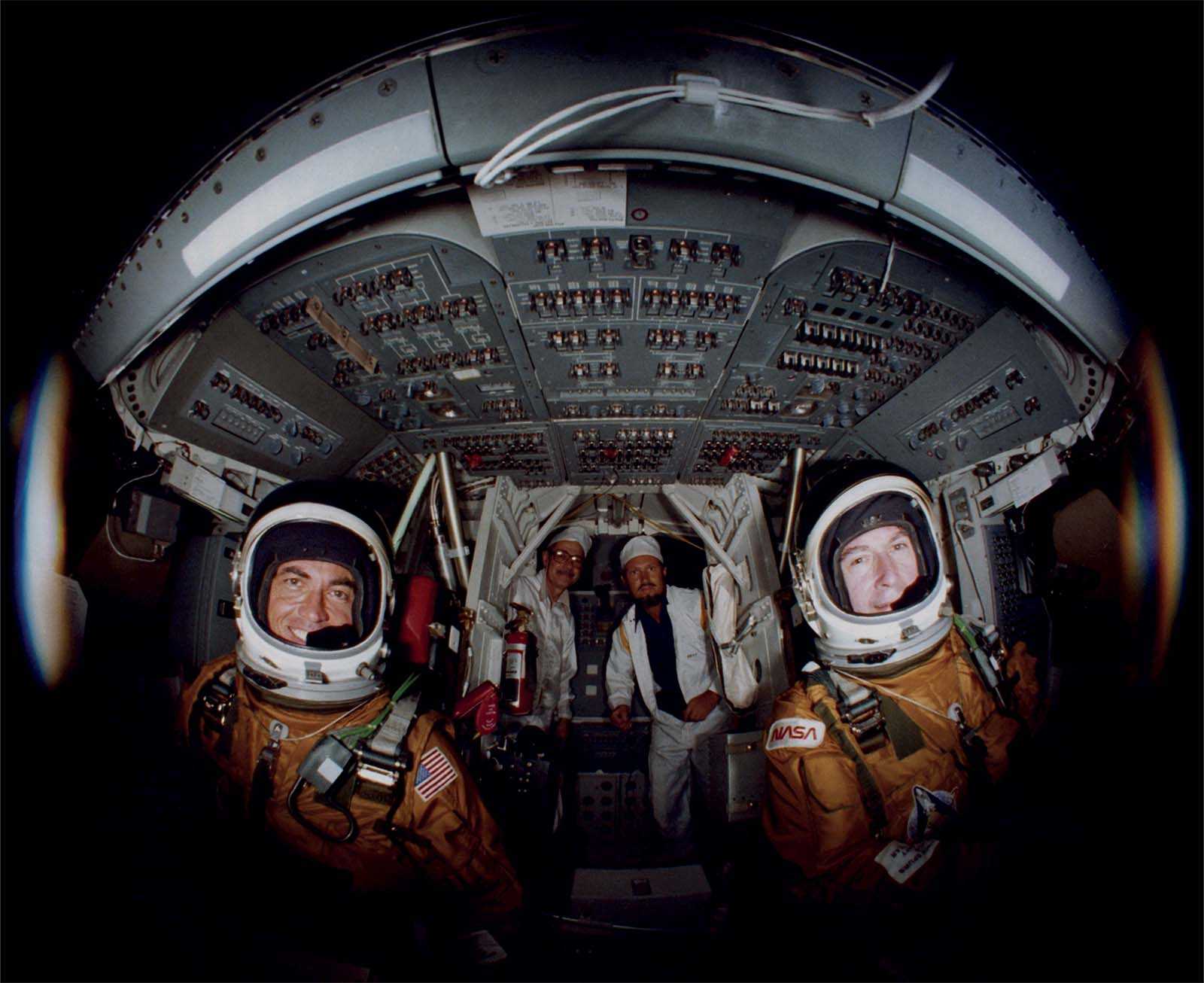 ZZ-299 8X10 PHOTO FIRST & LAST ASTRONAUT CREWS FROM SPACE SHUTTLE MISSIONS 