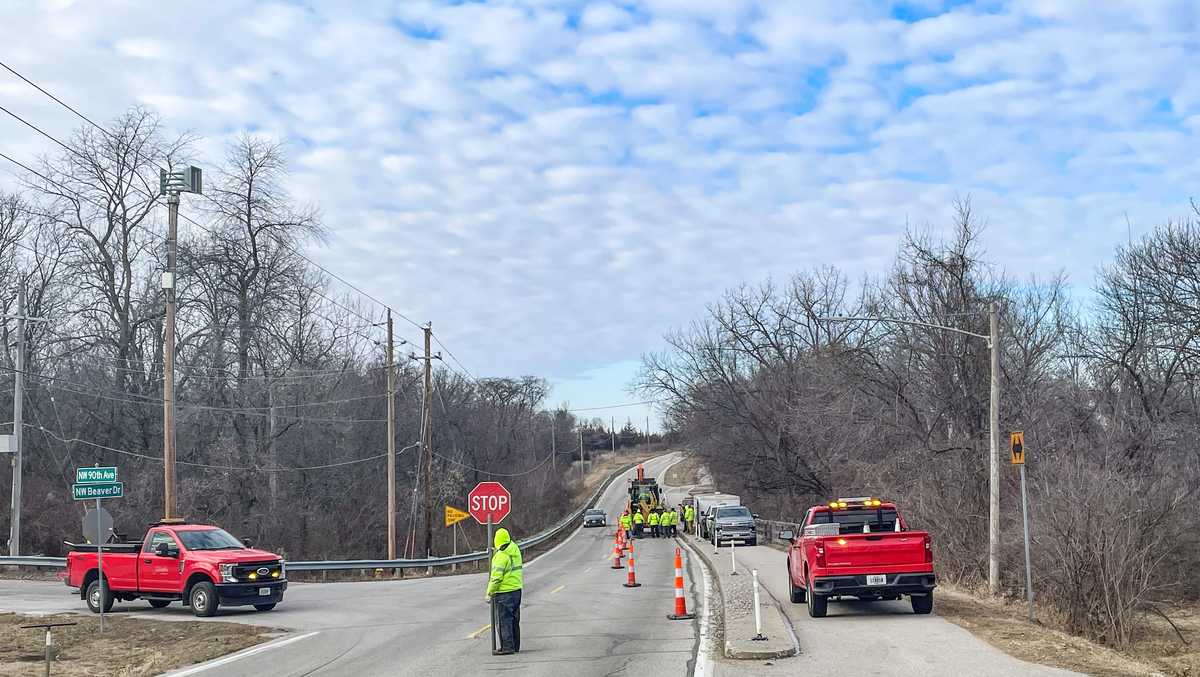 Central Iowa traffic: Johnston road down to 1 lane after water main break