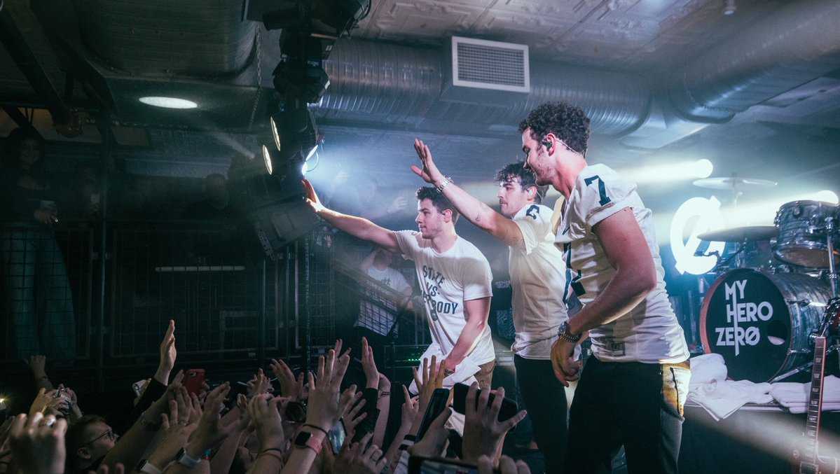 Jonas Brothers surprises fans with performance at Penn State bar