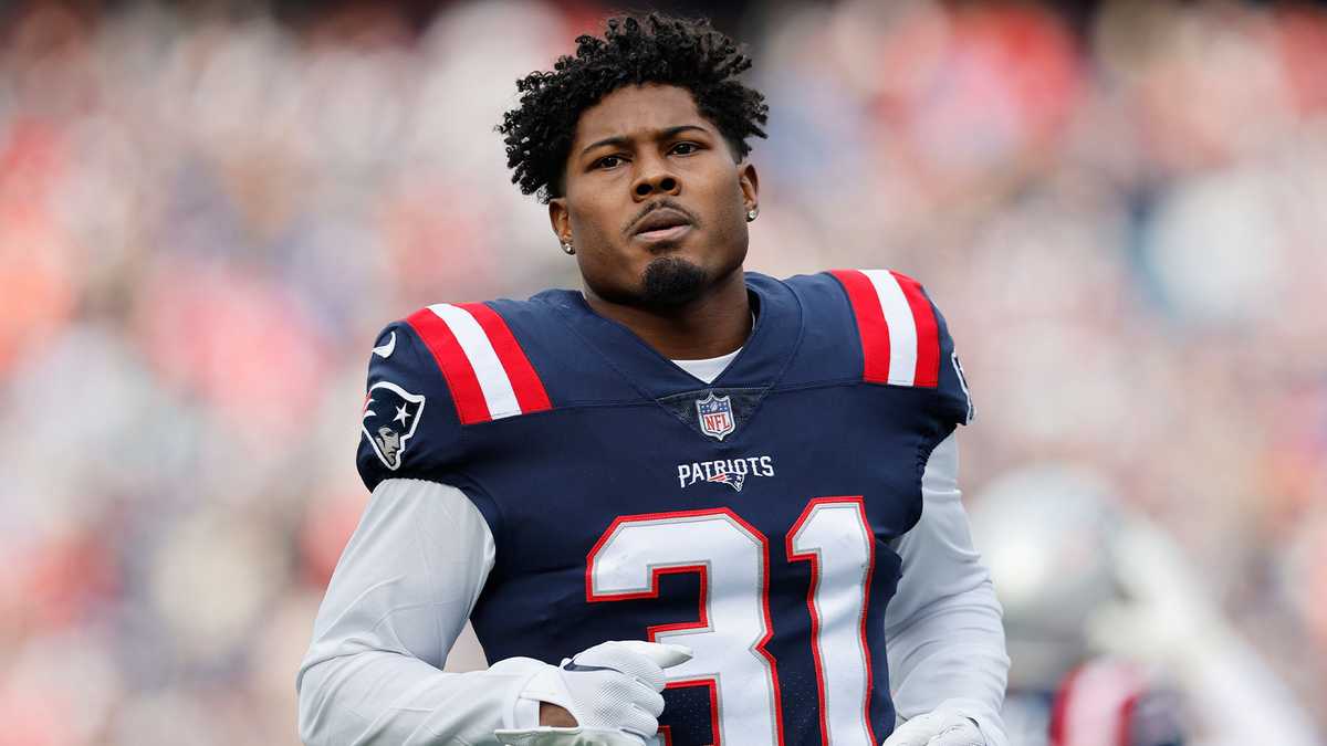 Patriots reportedly trading Jonnu Smith to the Falcons