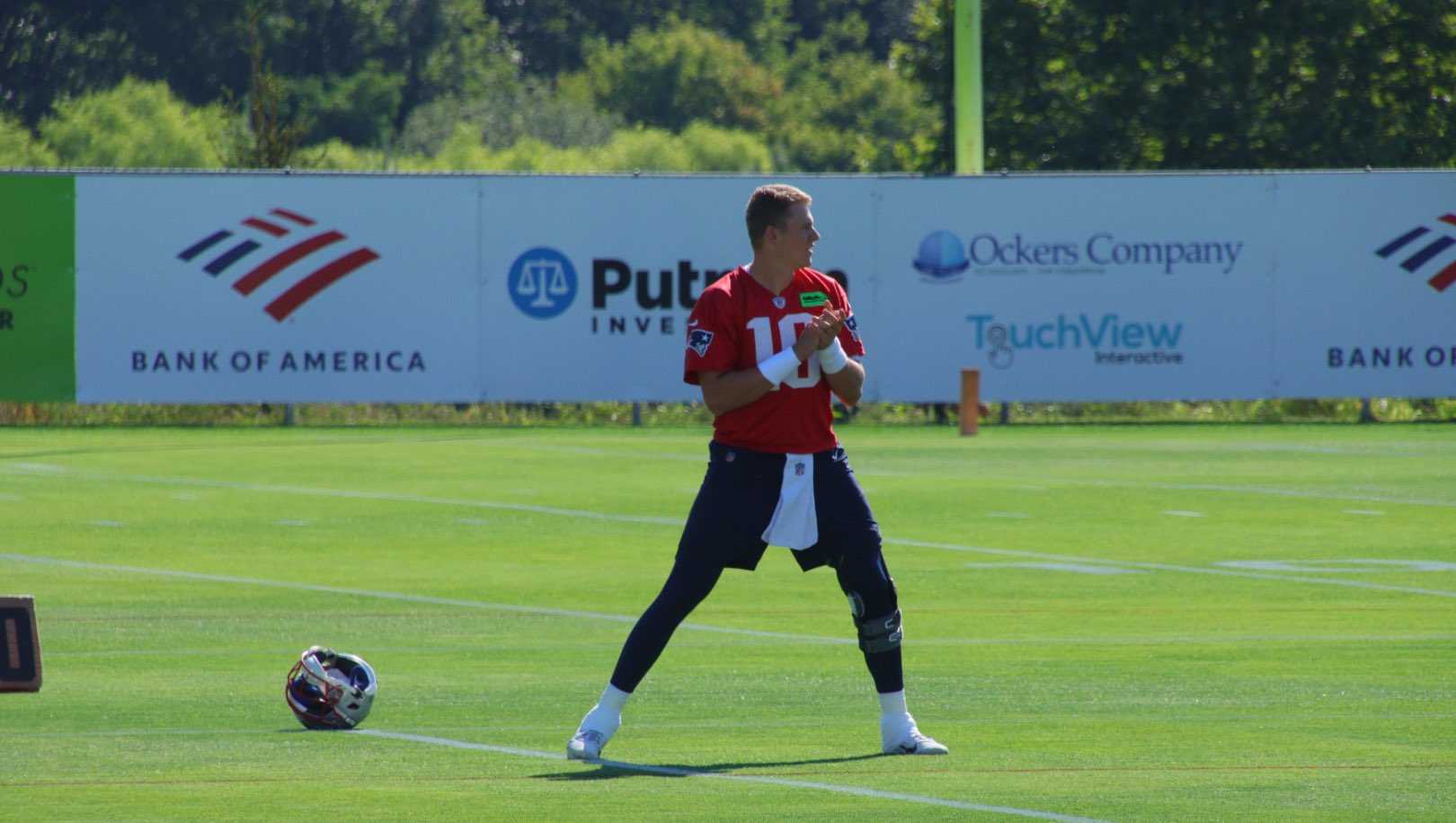 Fans interact, inspect New England Patriots at opening of 2022 training camp - Vimarsana News