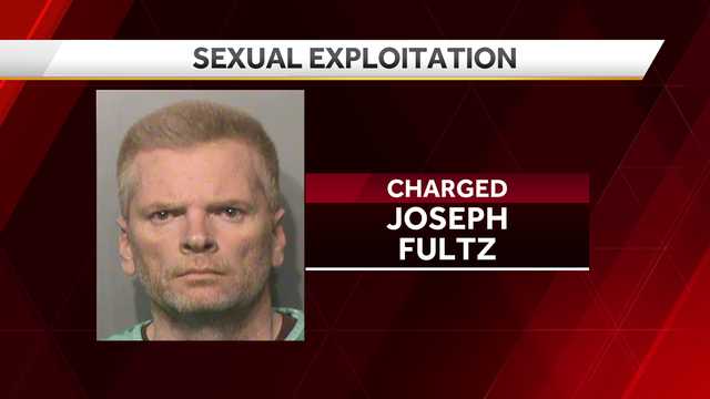 Police: Des Moines man forced children to pose nude