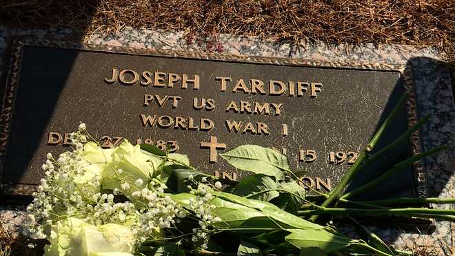 Soldado del ejército de EE. UU. Joseph Tardiff de Lewiston recibió su lápida el 17 de octubre de 2024, 104 años después de su muerte en junio de 1920 y su entierro en el cementerio de St. Peter en Lewiston.