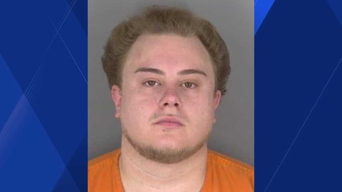 Man accused of fleeing troopers, driving over 100 mph down Alligator Alley