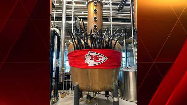 KC's J. Rieger & Co. decorates still to celebrate the Chiefs - Vimarsana News