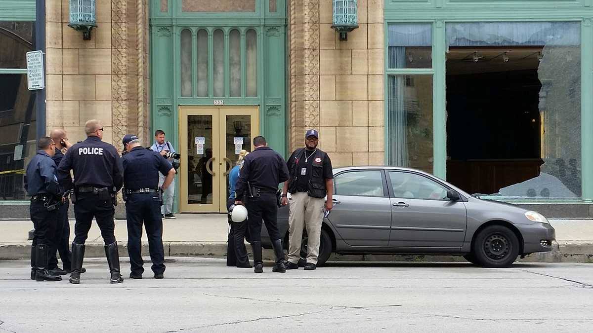 Window washer hurt in shooting near Milwaukee Journal Sentinel building