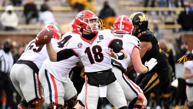 Report : Georgia quarterback JT Daniels tests positive for COVID-19 - Vimarsana News