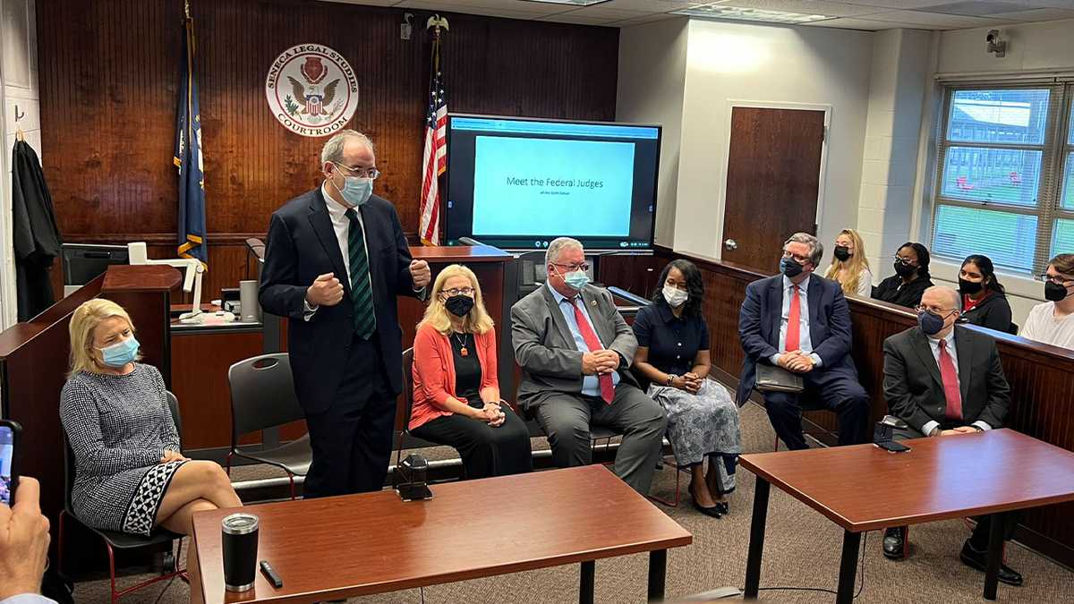 'It's amazing, I'm very thankful' Federal judges visit JCPS students