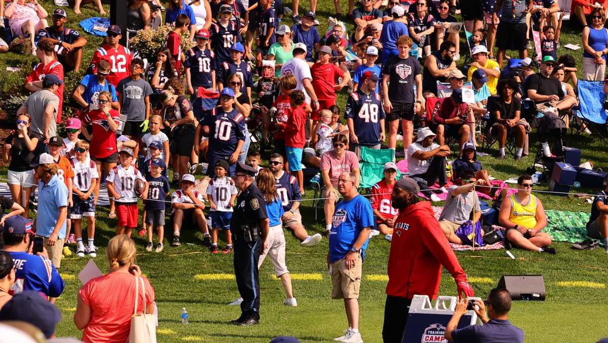 Patriots fans brave rain to watch first open practice