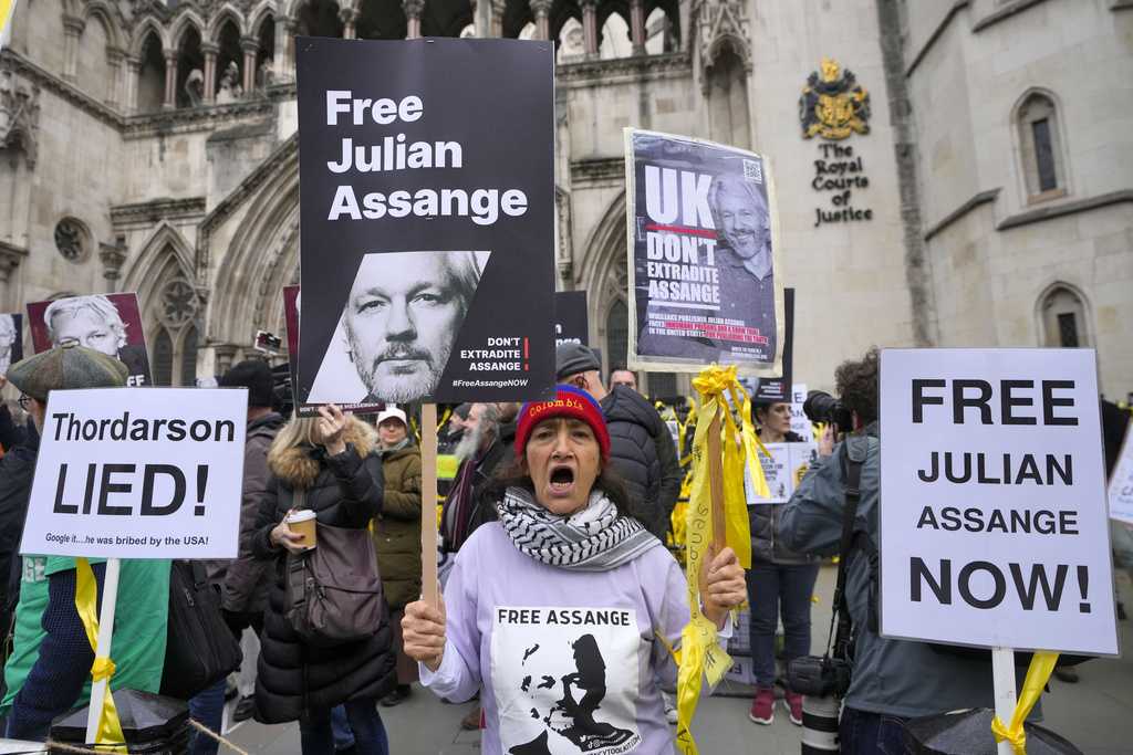 WikiLeaks’ Julian Assange Faces Wait To Find Out Whether He Can ...