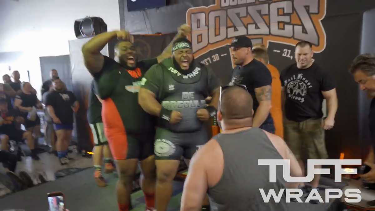 Lab grinende chance Kentucky weightlifter's 700-plus pound lift breaks bench press world record