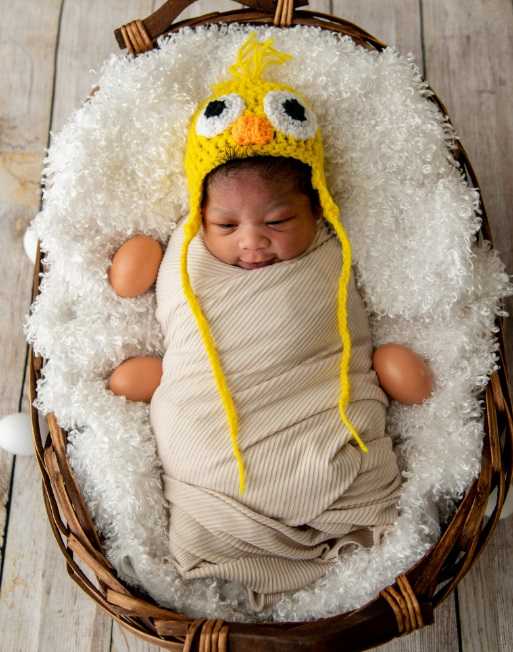 బాప్టిస్ట్ 'హెల్త్' లూయిస్‌విల్లే ఈస్టర్ కోసం హోల్డ్ 'హాచ్లింగ్' ఫోటోషూట్