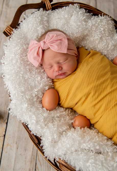 బాప్టిస్ట్ 'హెల్త్' లూయిస్‌విల్లే ఈస్టర్ కోసం హోల్డ్ 'హాచ్లింగ్' ఫోటోషూట్