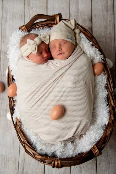 బాప్టిస్ట్ 'హెల్త్' లూయిస్‌విల్లే ఈస్టర్ కోసం హోల్డ్ 'హాచ్లింగ్' ఫోటోషూట్