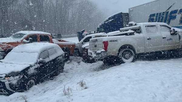 Western Kentucky Parkway reopens after 20-30 car pileup