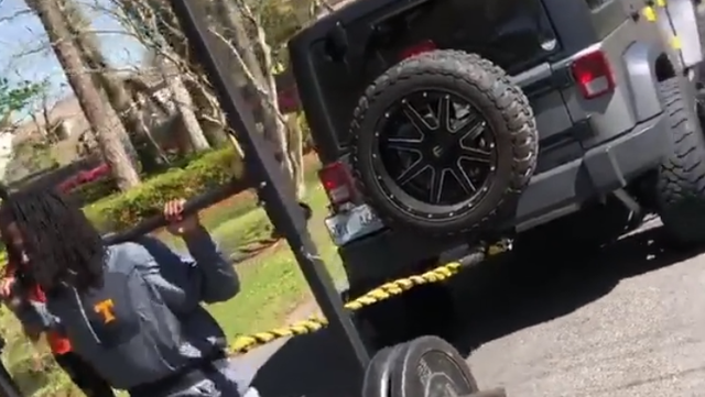 Watch: Alvin Kamara is dragging Jeeps during offseason workouts 