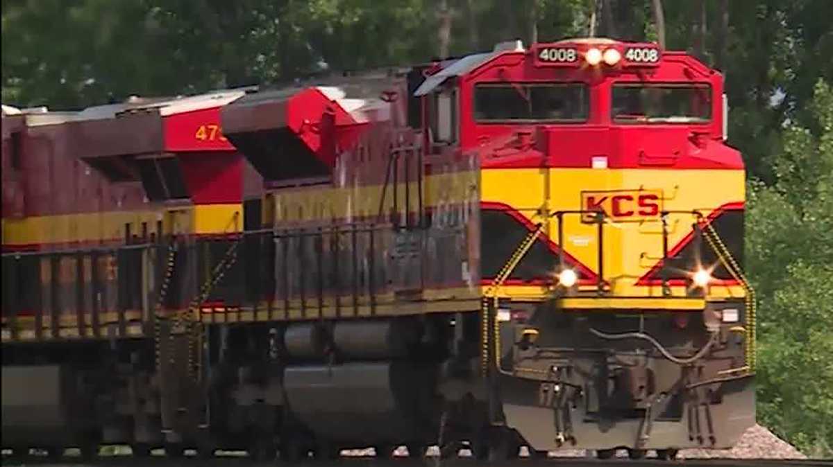 Canadian Pacific agrees to buy Kansas City Southern for 25B