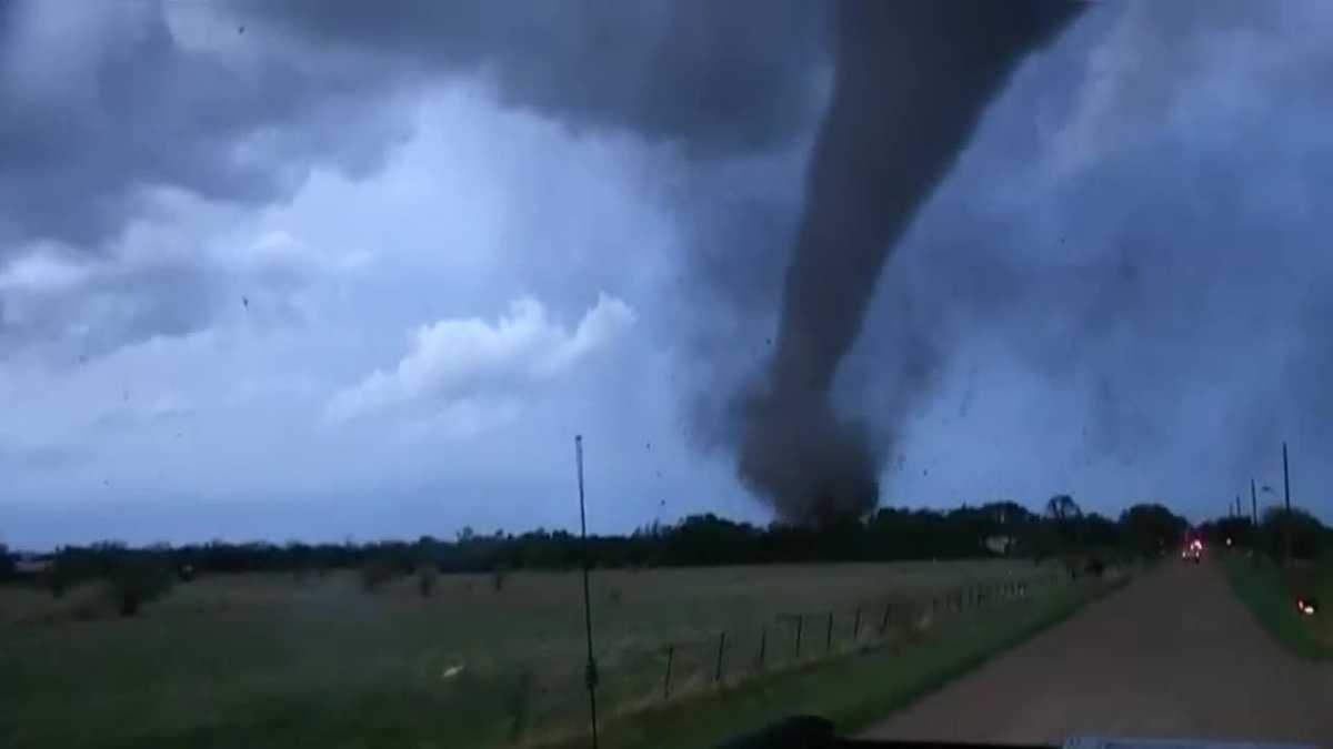 Andover, Kansas hit by large tornado Friday