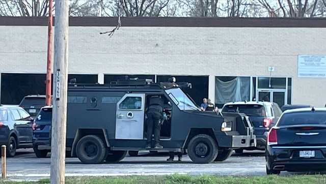Kansas City police in standoff on E. 52nd Street, Byrams Ford Road - Vimarsana News