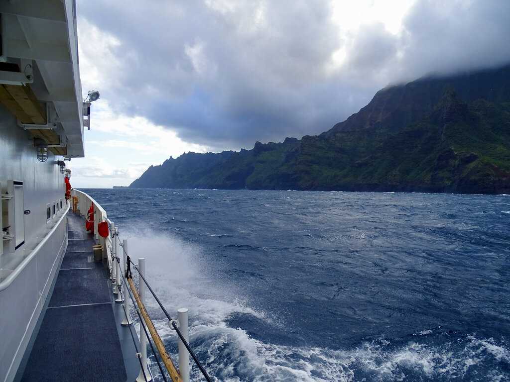 1 Dead, 2 Missing After Helicopter Crashes In Ocean Off Kauai