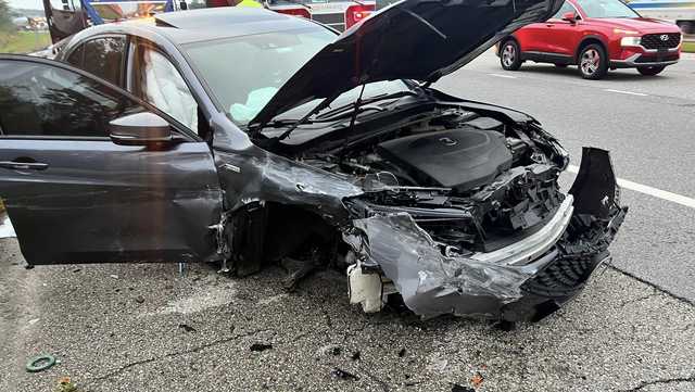 Three people hurt in serious crash on Turnpike in Kennebunk - Vimarsana News