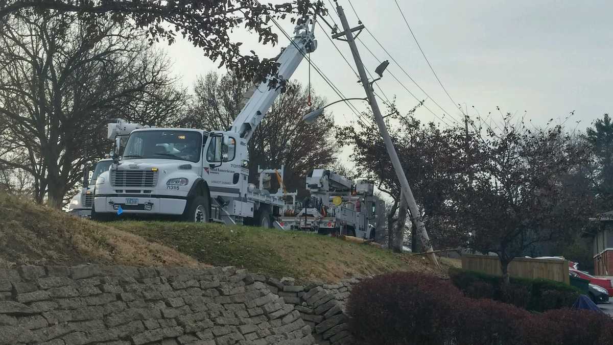 Fleur Drive reopens following singlevehicle crash