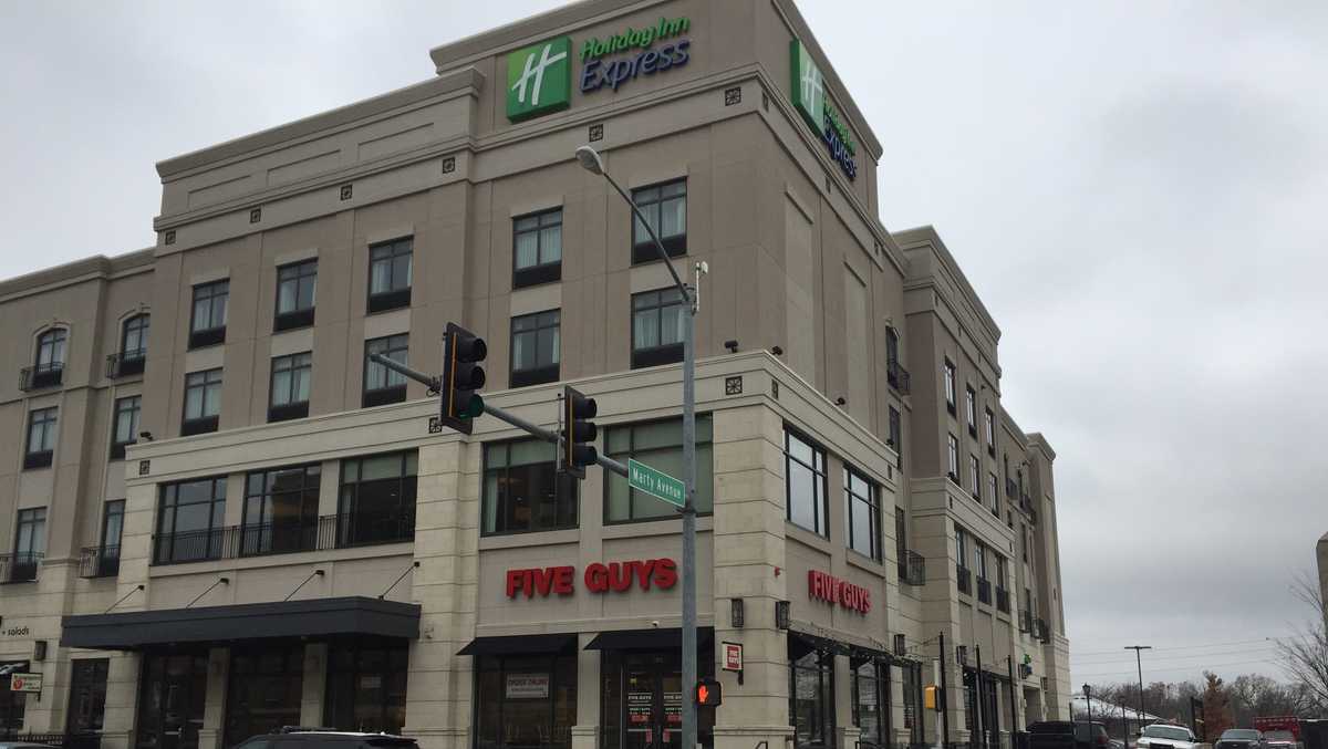 Standoff at KCK hotel involved member of KC police department