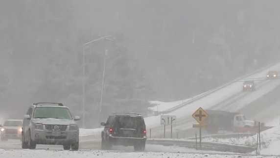 Several inches of snow fall in NH at start of holiday rush